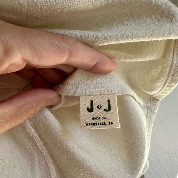 Jamie + the Jones long sleeve pocket box top - Picture 5 of 6